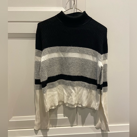 Theory turtleneck, size M - Picture 1 of 2